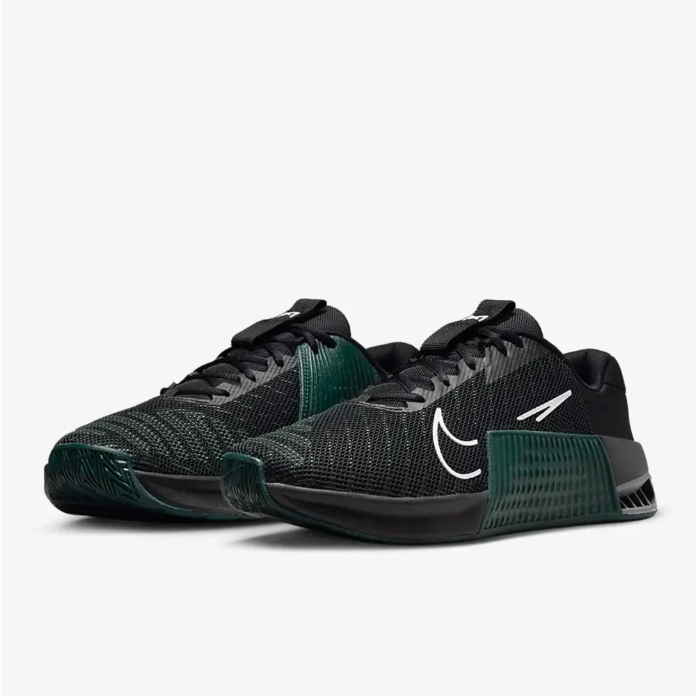 Nike Men's Black and Green Metcon 9 shoes
